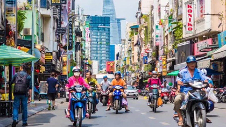 Foreign travelers impressed with Vietnam food tour by scooter